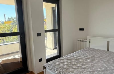 Alquiler de un apartamento nuevo de 3 habitaciones cerca del centro, 78 m², Belgrado, Serbia